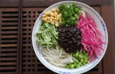 娱乐吃瓜酱暖心吃面,品味生活，共享美好时光